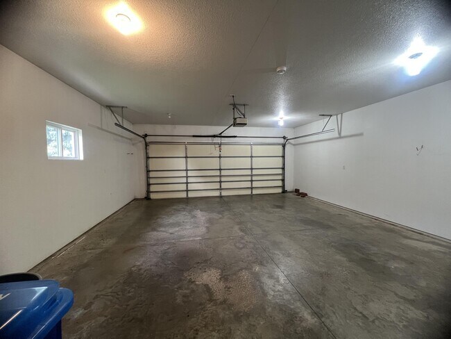 Building Photo - 312 E Main St