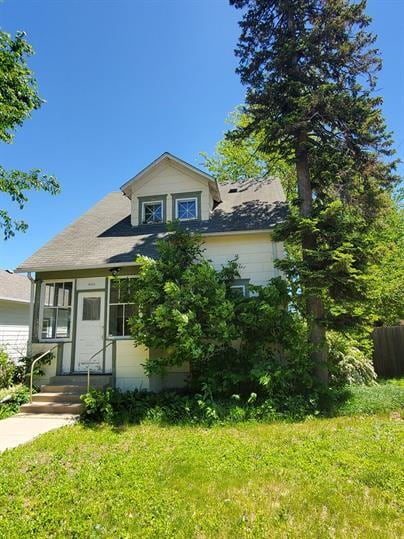 Building Photo - Charming 2-Bedroom Retreat in the Heart of Minneapolis! 7/1/2026