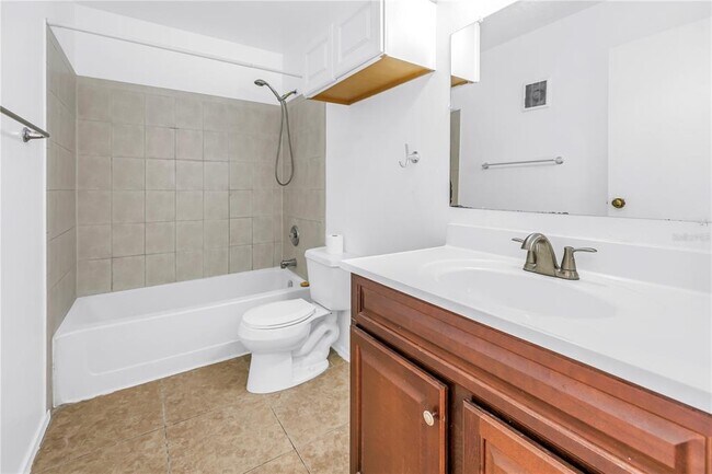 Building Photo - 1400 Gandy Blvd N