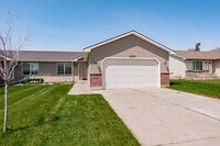 Building Photo - Charming 3-Bedroom Home with Garage on a S...