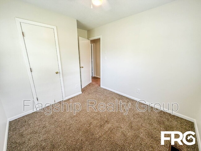 Building Photo - 910 Holloman St