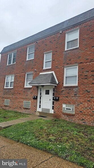 Building Photo - 1632-1600 Benson St
