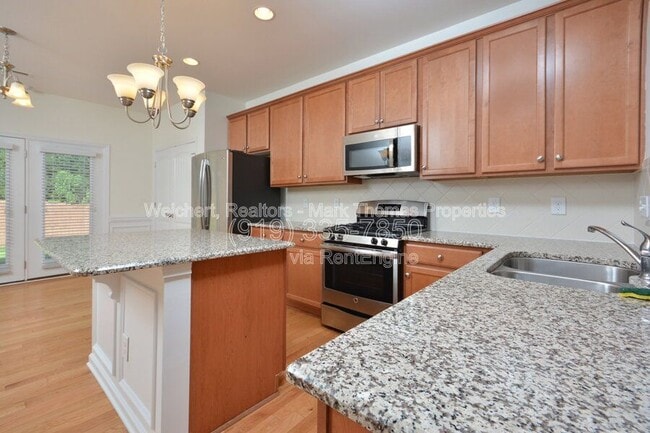 Building Photo - 3 Moonbeam Ct