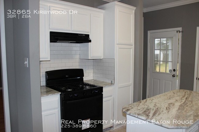Building Photo - Beautiful Updated Home in Fenwood Estates
