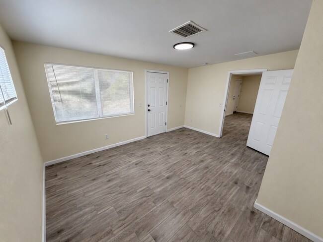 Building Photo - 6518 N 61st Dr