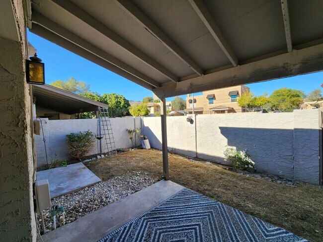 Building Photo - Gorgeous 2 bedroom 2 bath in TAPATIO COVE