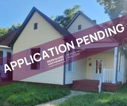 Building Photo - 3-bedroom home on the south side of town offers great space and a location just blocks from Davis...