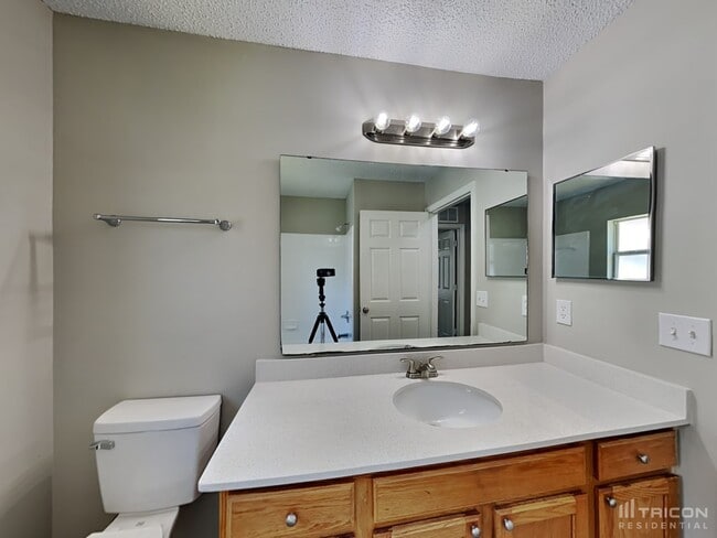Building Photo - 9282 Thunderbolt Dr