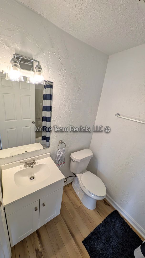 Building Photo - 1226 Martin Cir