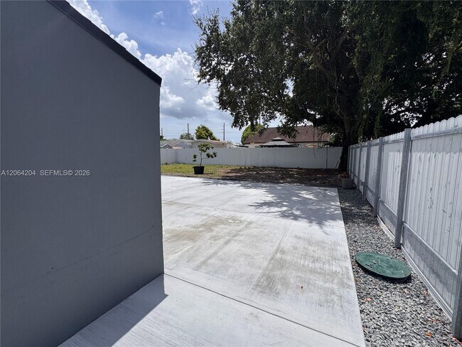 Building Photo - 2416 NW 88th St