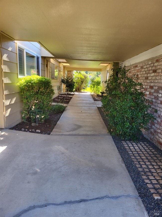 Building Photo - 404 Meadowgreen Dr