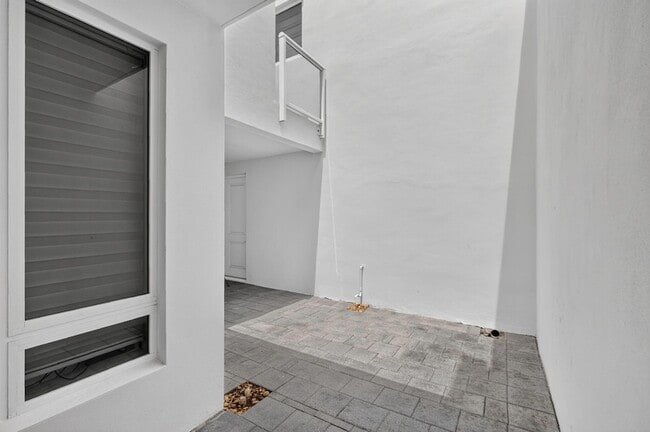 Building Photo - 6461 NW 103rd Psge