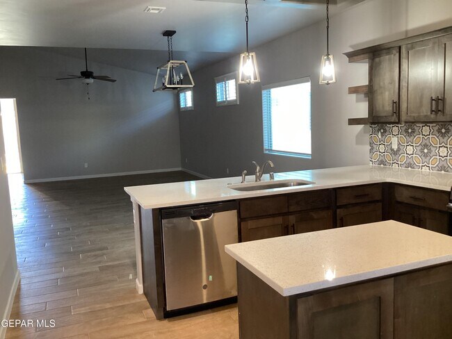 Building Photo - 1087 Brass Hl Ave