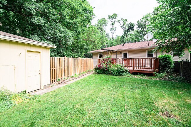 Building Photo - 3 bed 1 bath Duplex in Portage