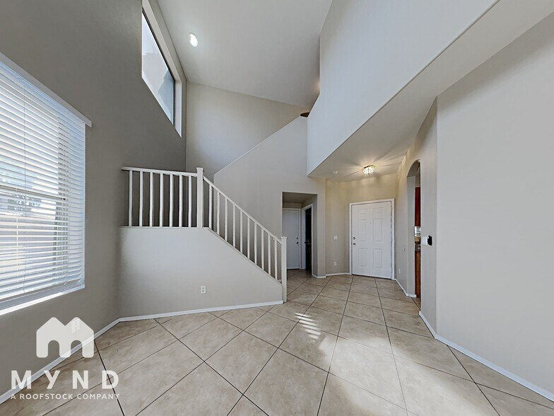 Building Photo - 2121 N 29th Pl