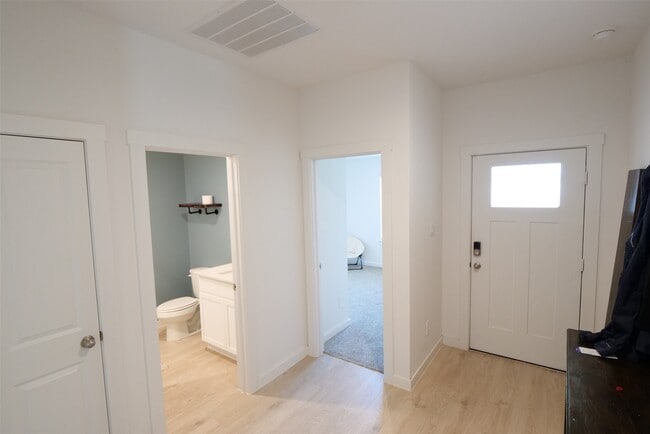 Building Photo - 1303 Lucciola Ln