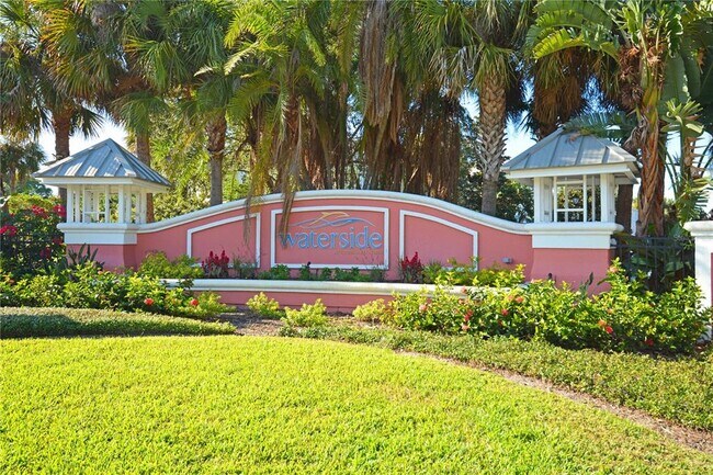Building Photo - 204 Pompano Dr SE