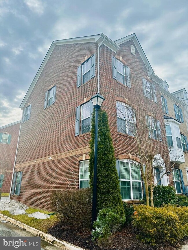 Building Photo - 1700 Walcott Ln