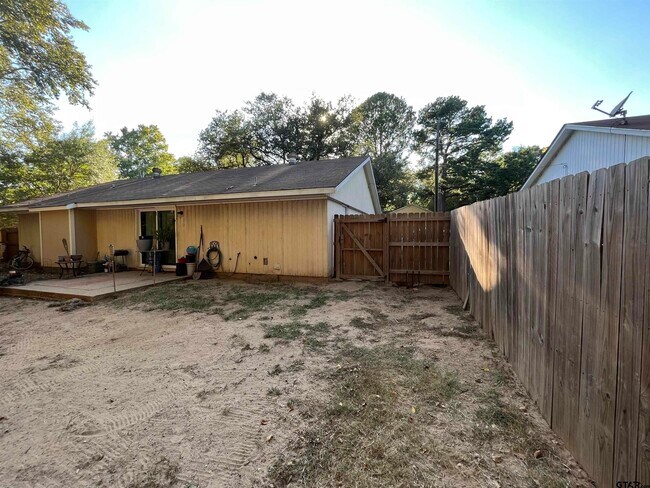 Building Photo - 800 Pinkerton St