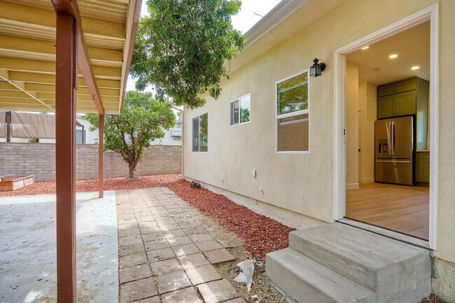 Building Photo - 6942 Eberhart St