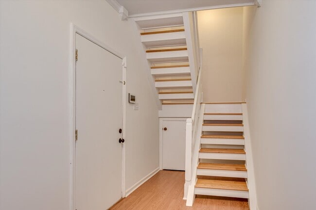 Building Photo - 106 Riverbend Dr