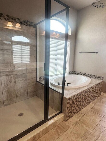 Building Photo - 5016 Southfork Dr