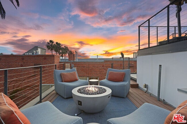 Building Photo - 7 Vicente Ter