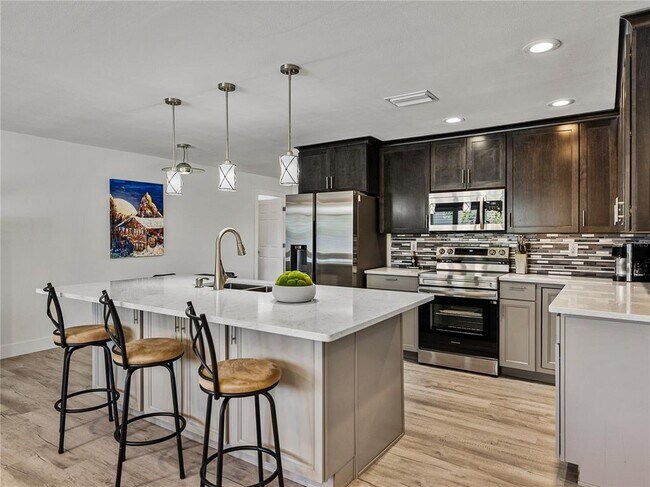 Building Photo - 7125 Shore Dr S