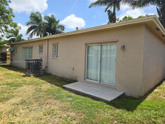 Building Photo - 1331 NW 9th Ct