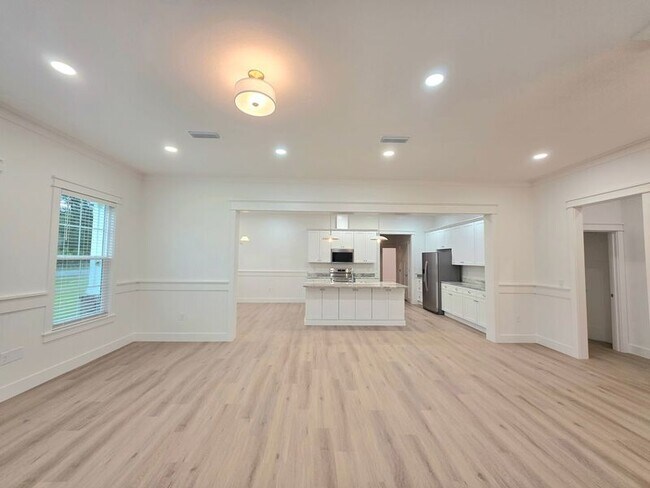 Building Photo - 3299 Bernath Dr