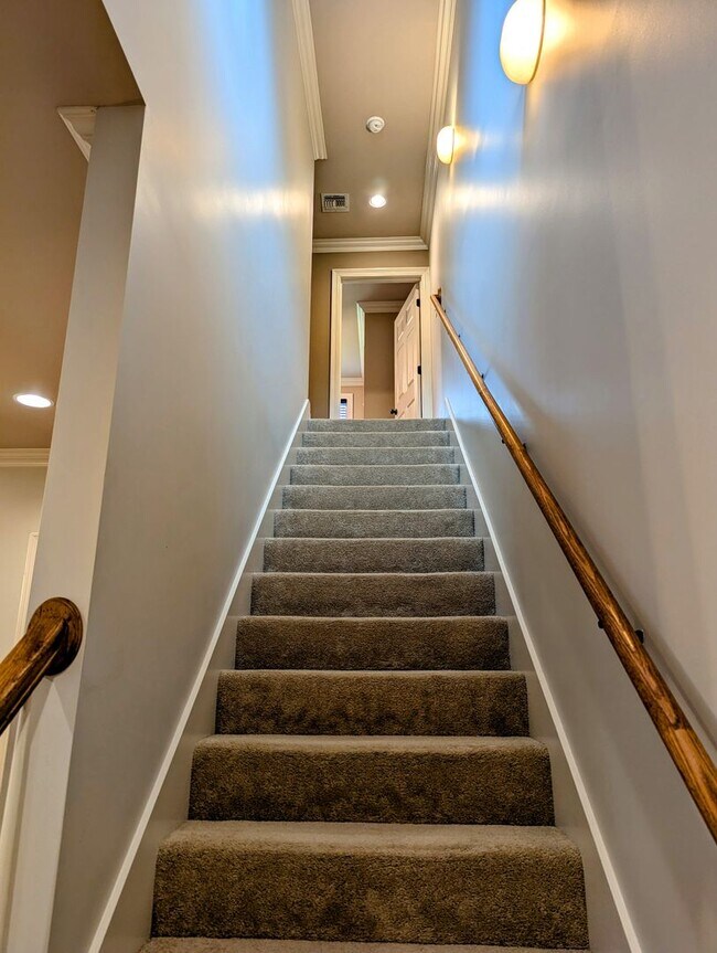 Building Photo - Luxury Awaits in Miramar!