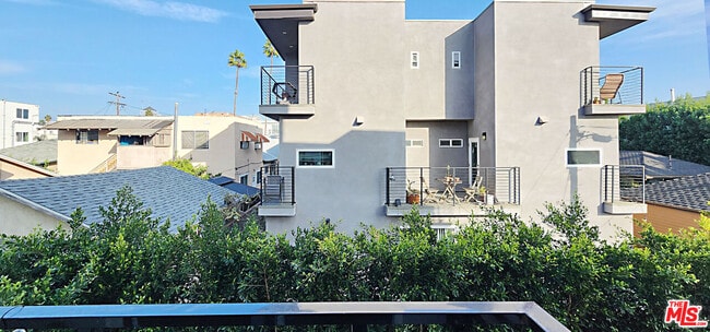 Building Photo - 1224 Alexandria Ave