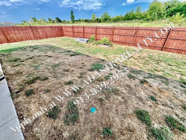 Building Photo - Like New Ranch in Spring Hill-Available in...