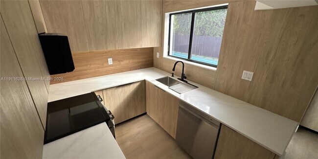 Building Photo - 12800 NE 12th Ave