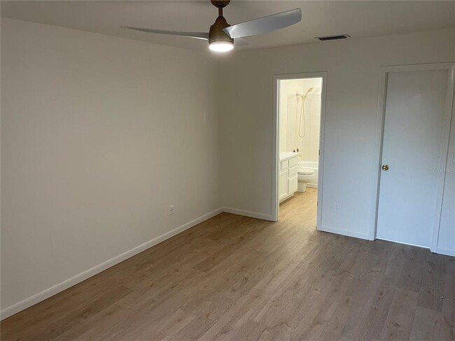 Building Photo - 4511 S Oak Dr