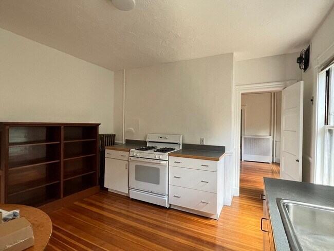 Building Photo - 71 Fayerweather St