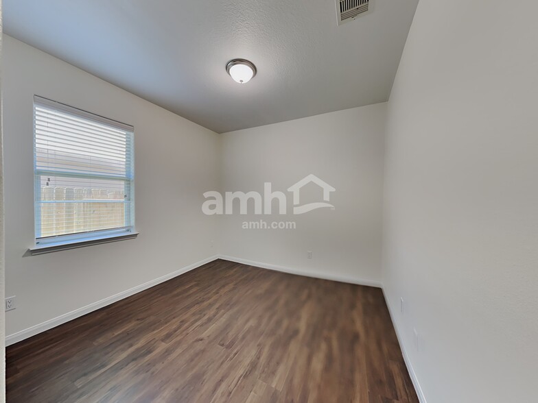 Building Photo - 2037 Vanamen Ct