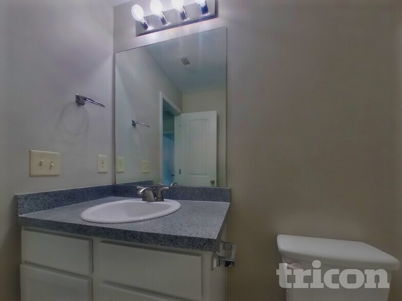 Building Photo - 17 Carriage Hls Dr SE