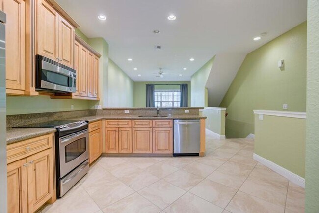 Building Photo - 5113 Artesa Way W