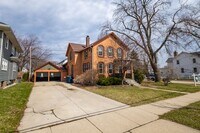 Building Photo - 476 Linden St