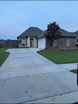 Building Photo - 28292 Lake Lery Dr