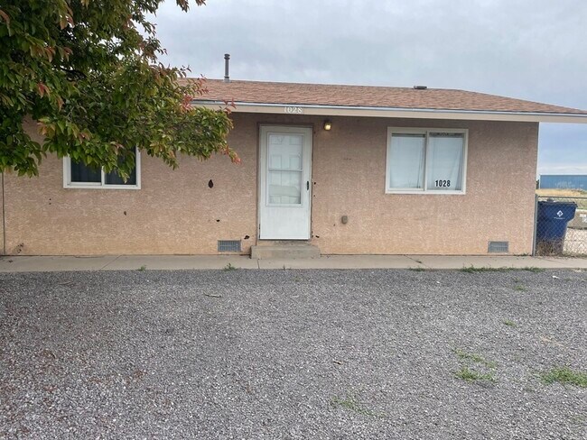 Building Photo - 1028 E Mallon Dr