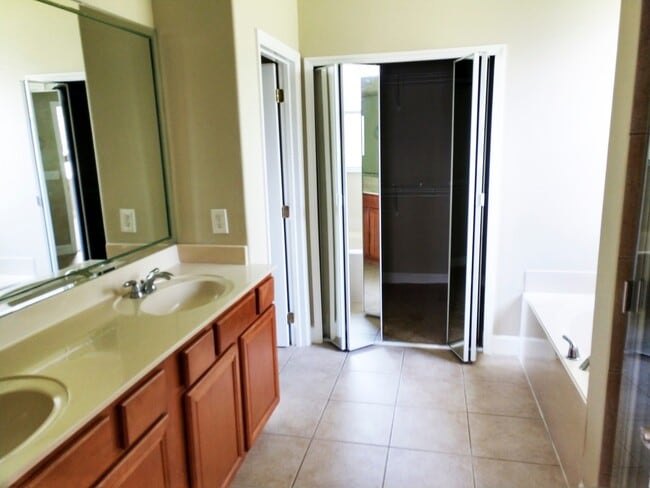 Building Photo - Oviedo 4 Bed 2 Bath Pool Home in Live Oak - Oviedo