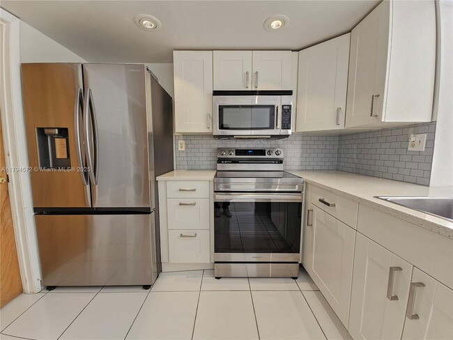 Building Photo - 1341 SW 124th Ct