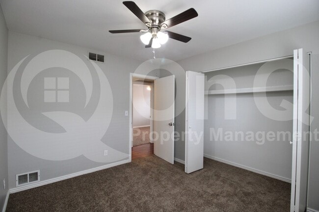 Building Photo - 2522 E Don Carlos Ave