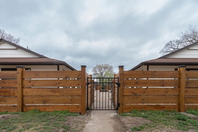 Building Photo - 750 W Dayton Ave