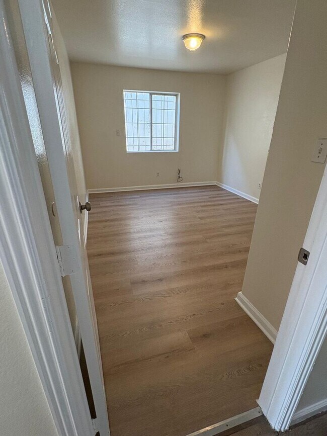 Building Photo - 3 Bed/2 Bath Move In Today! $3,200!