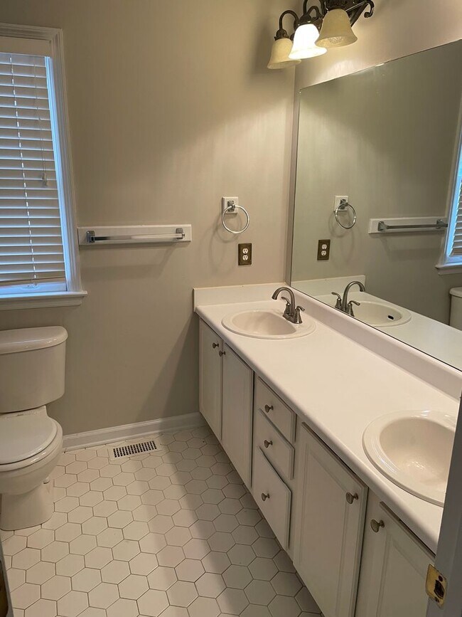 Building Photo - 4 Bedroom Ranch near Fort Bragg