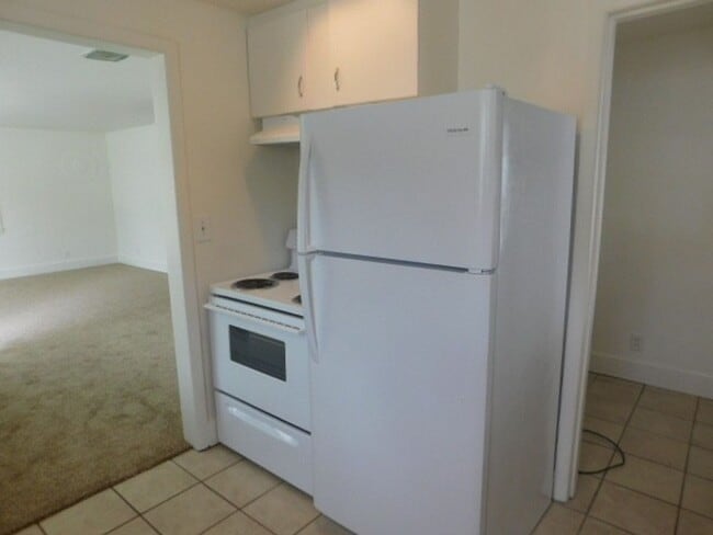 Building Photo - 3Bd/1.5Ba Two Story House - Available to View!