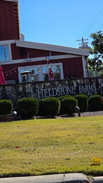 Building Photo - 324 Avenue of the Oaks